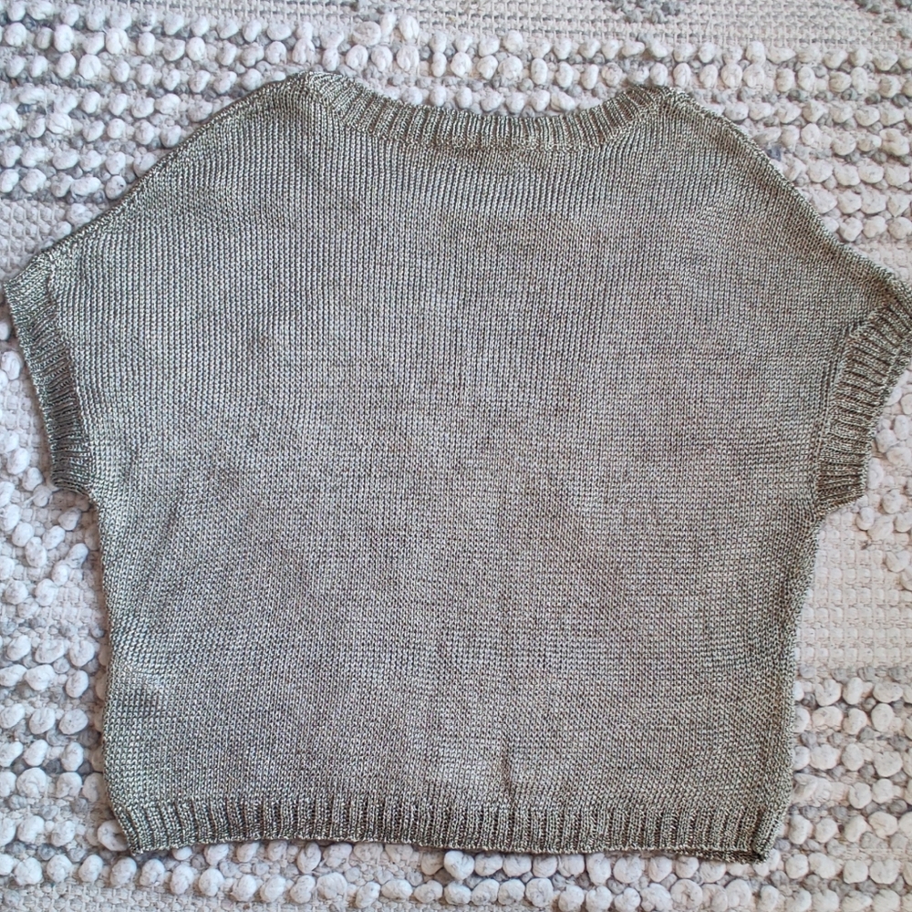 Vince. Gold Metallic Knit Down Sleeve Short Sleeve Top Size Medium - Picture 3 of 5